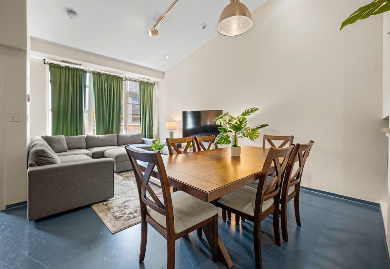 160 E Berkeley St #1343269P - Photo 4 of 26