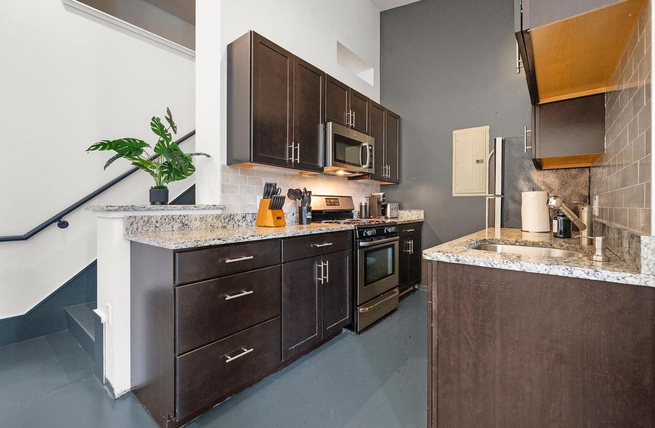 160 E Berkeley St #1343269P - Photo 6 of 26