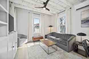 105 Paul Gore St - Photo 1 of 1