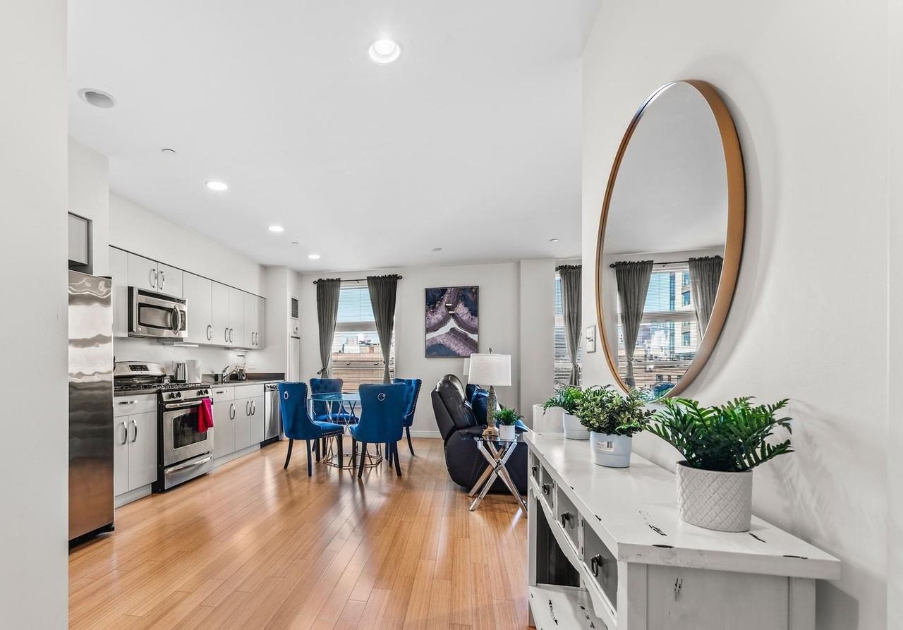 601 Albany St #1240401P - Photo 5 of 20