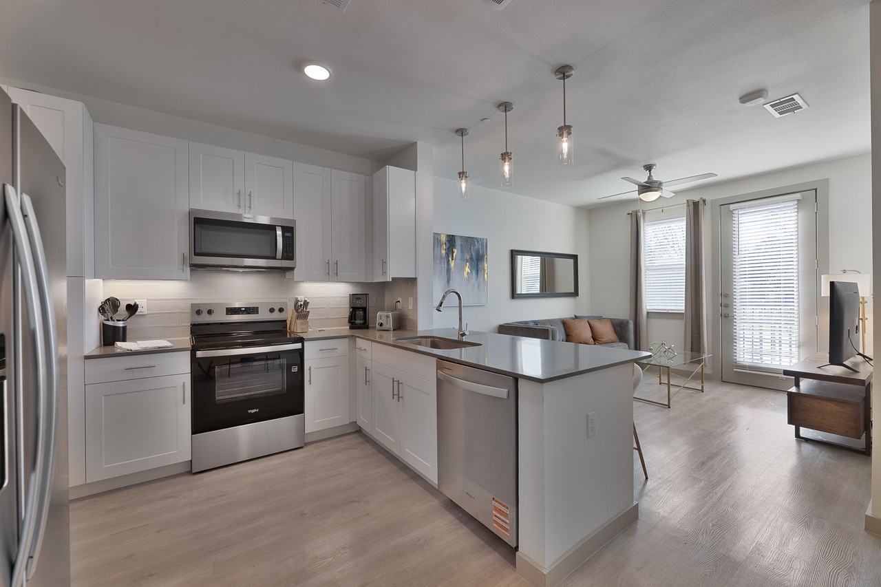 Bluffview Apartments - Photo 6 of 35