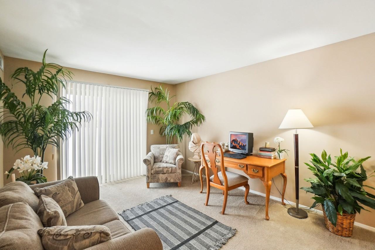 Round Hill Apartments - Photo 4 of 7