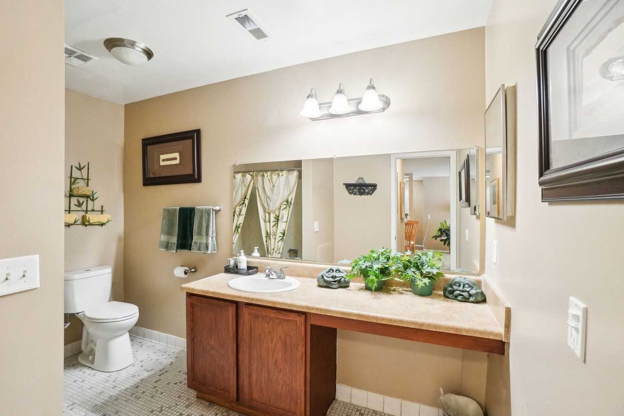 Round Hill Apartments - Photo 6 of 7