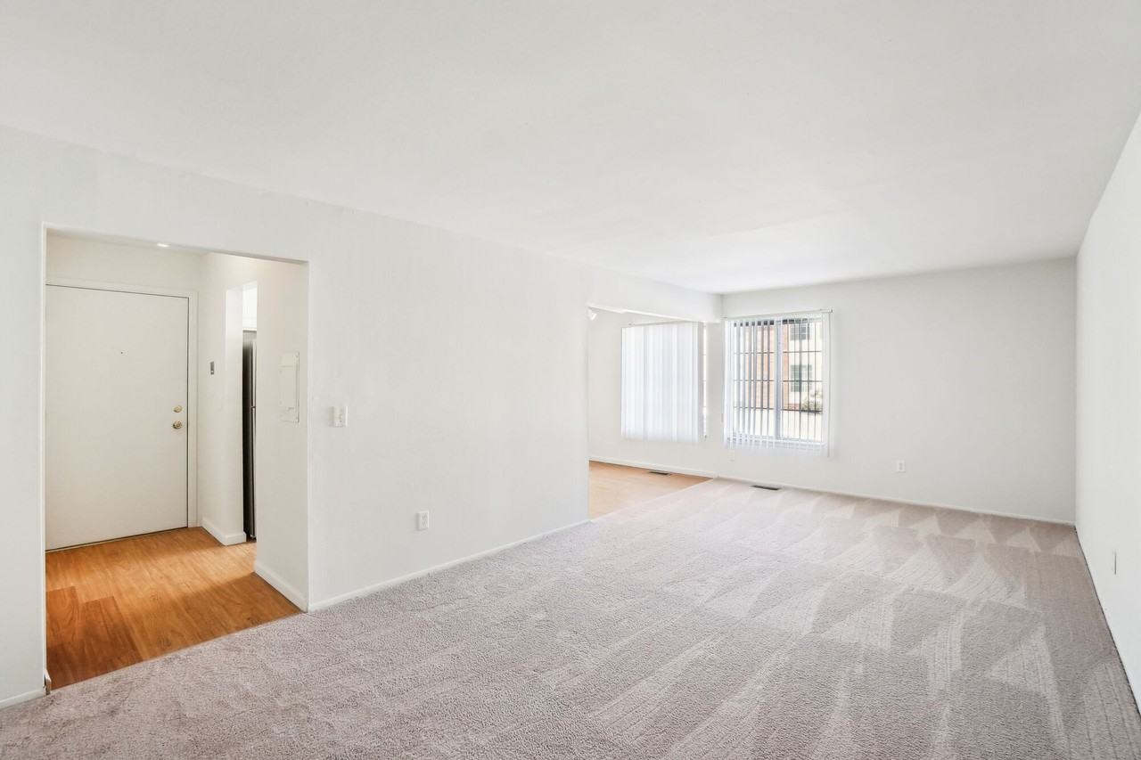 Venoy Pines Apartments - Photo 7 of 19