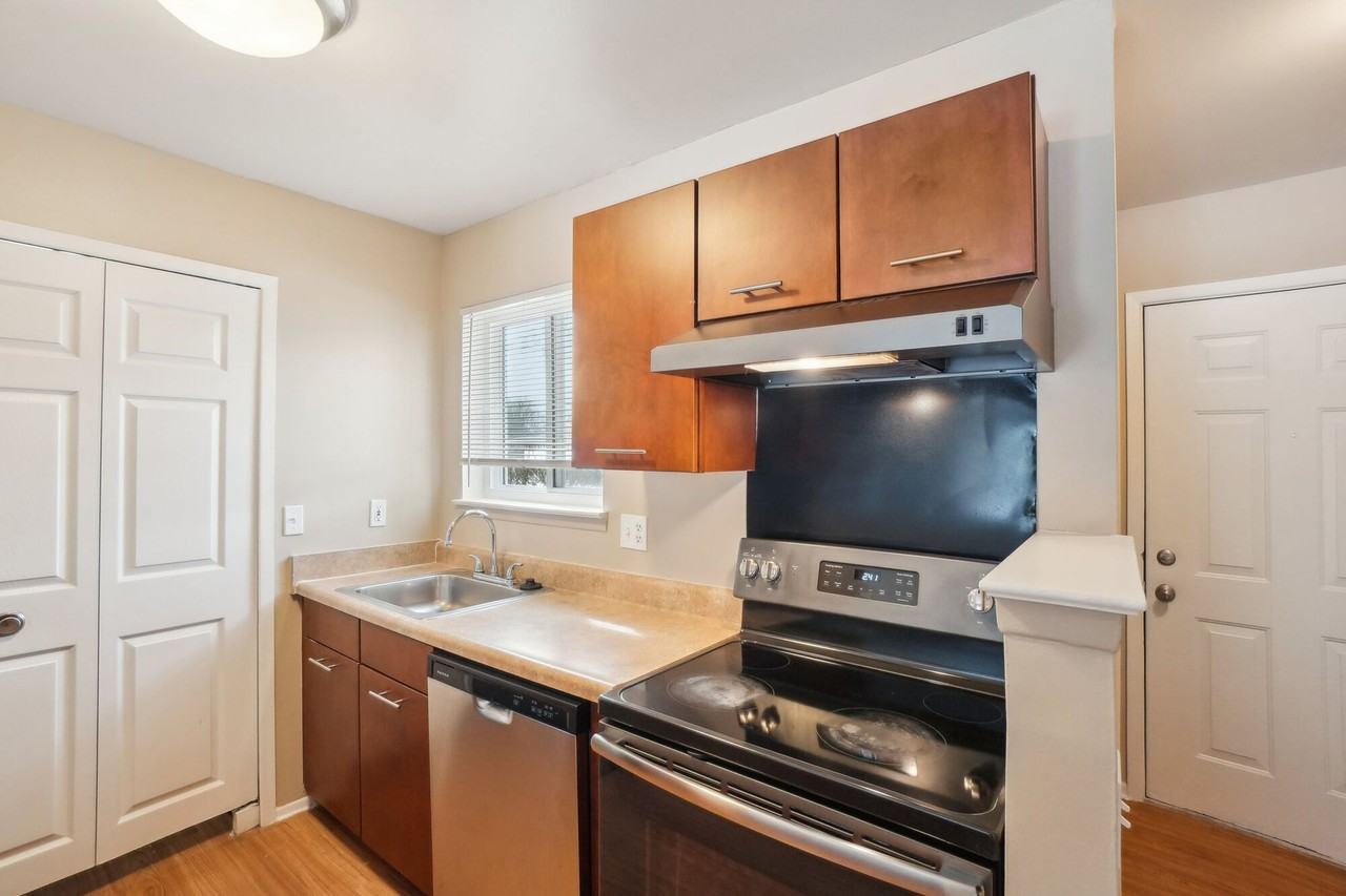 Arbor Knoll Apartments - Photo 2 of 17