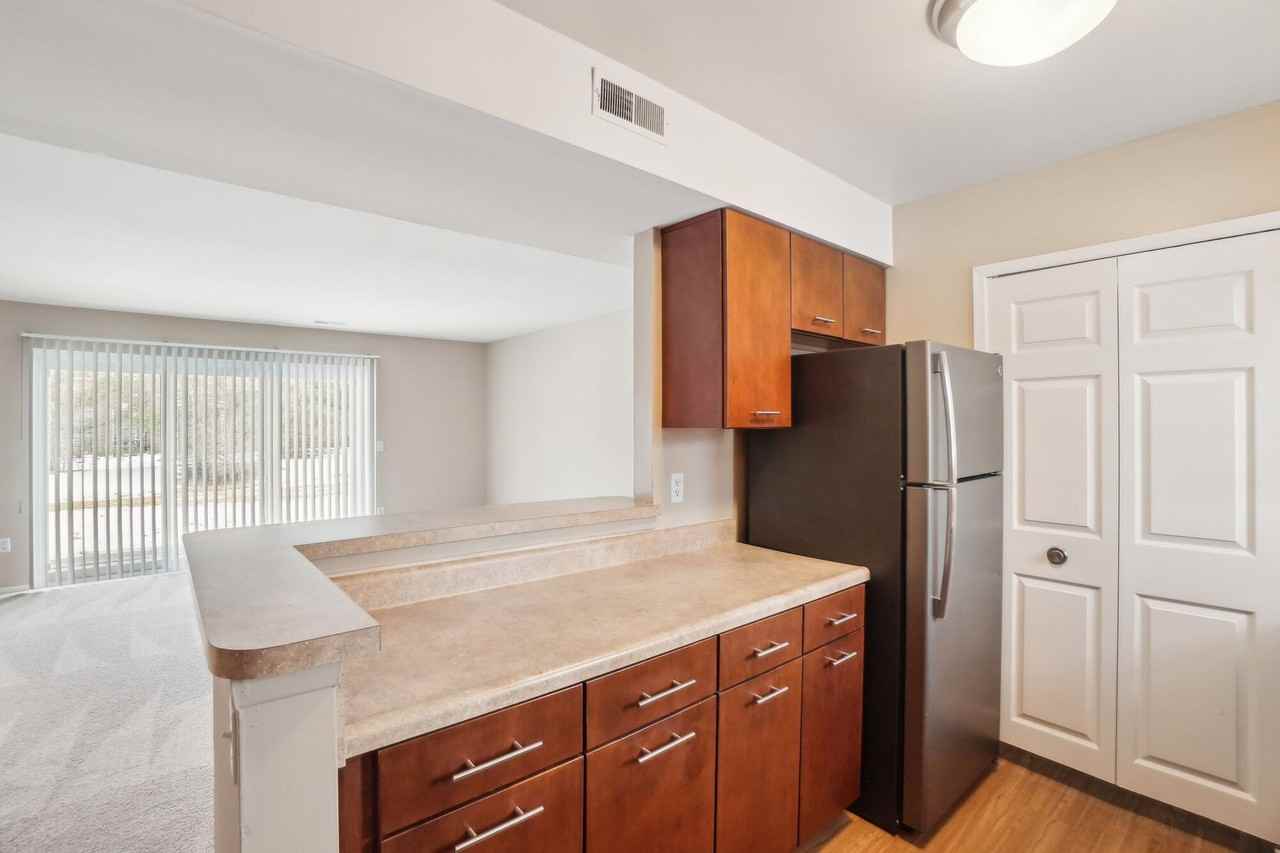 Arbor Knoll Apartments - Photo 4 of 17