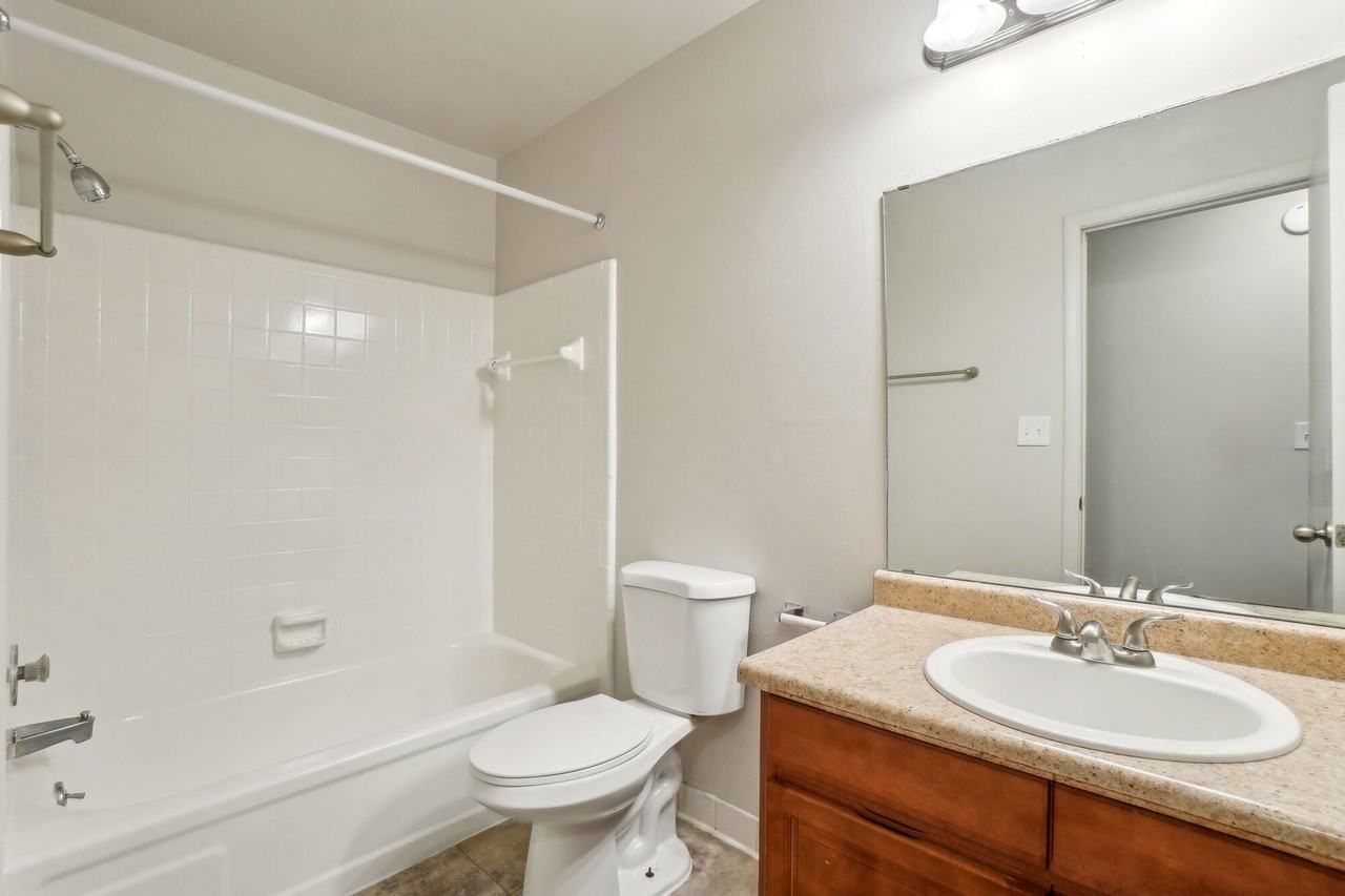 Ashbury Place Apartments - Photo 5 of 18