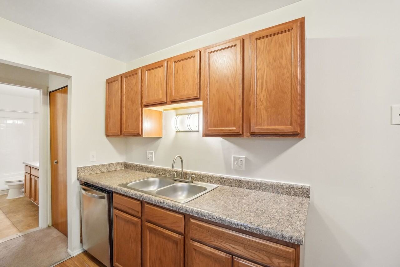 Cambridge Apartments - Photo 2 of 9