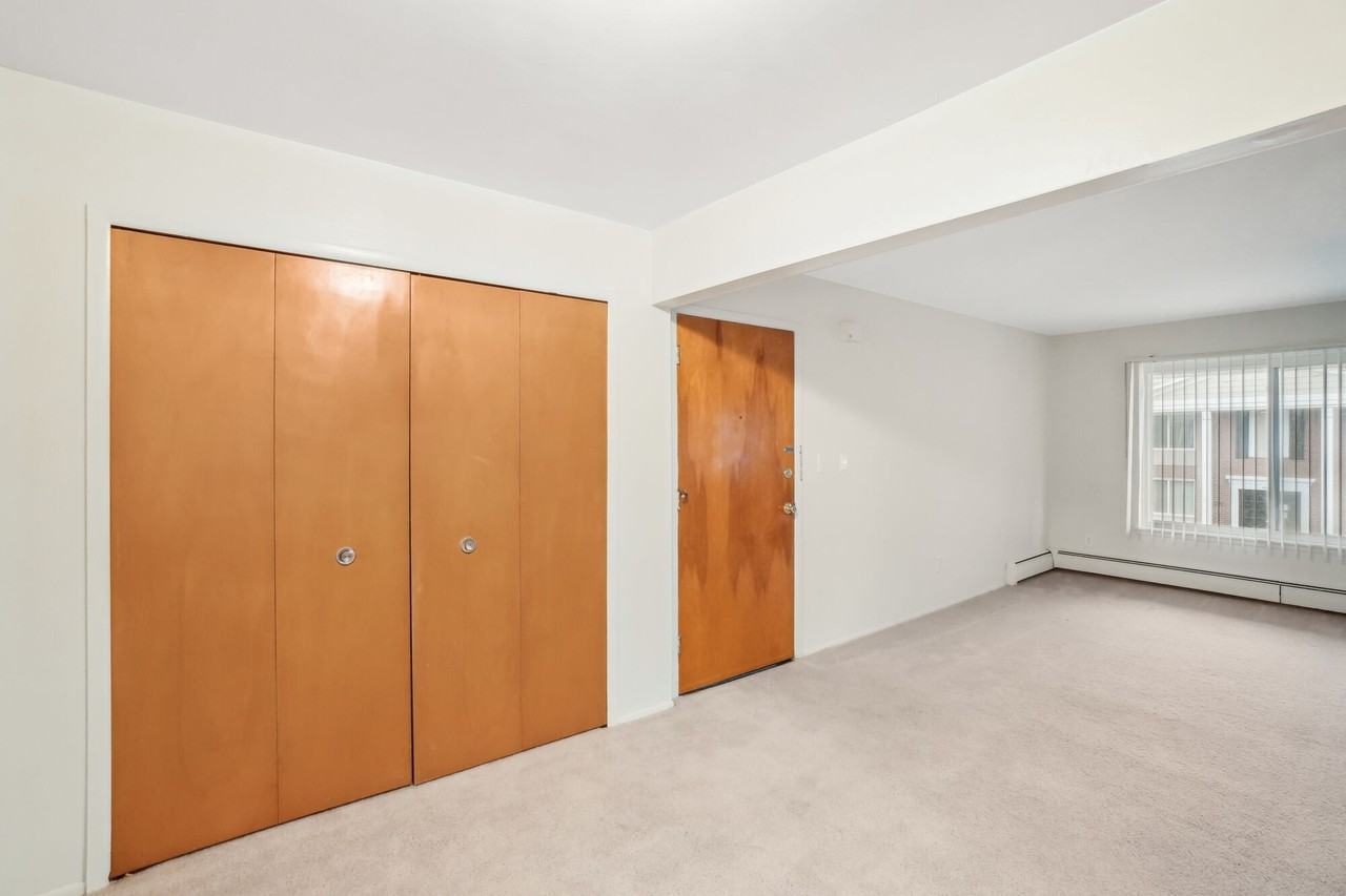 Cambridge Apartments - Photo 4 of 9