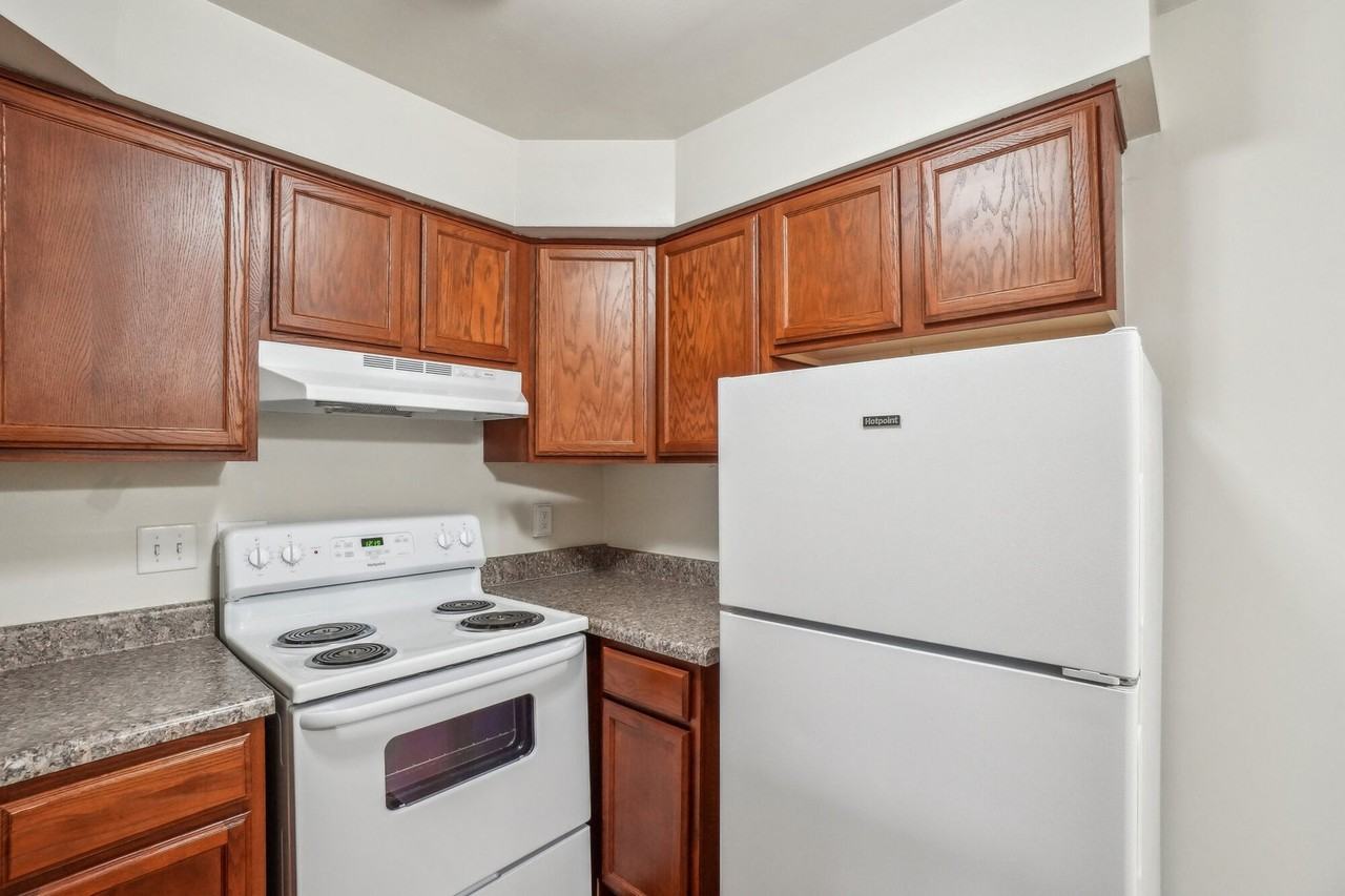 Orleans Place Apartments - Photo 2 of 16