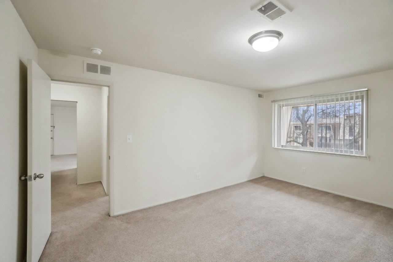 Orleans Place Apartments - Photo 5 of 16