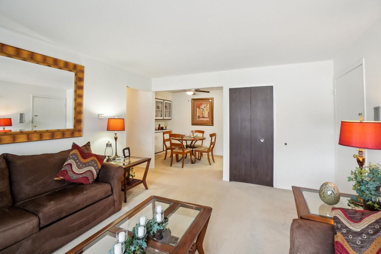 Sunset Plaza Apartments - Photo 6 of 11