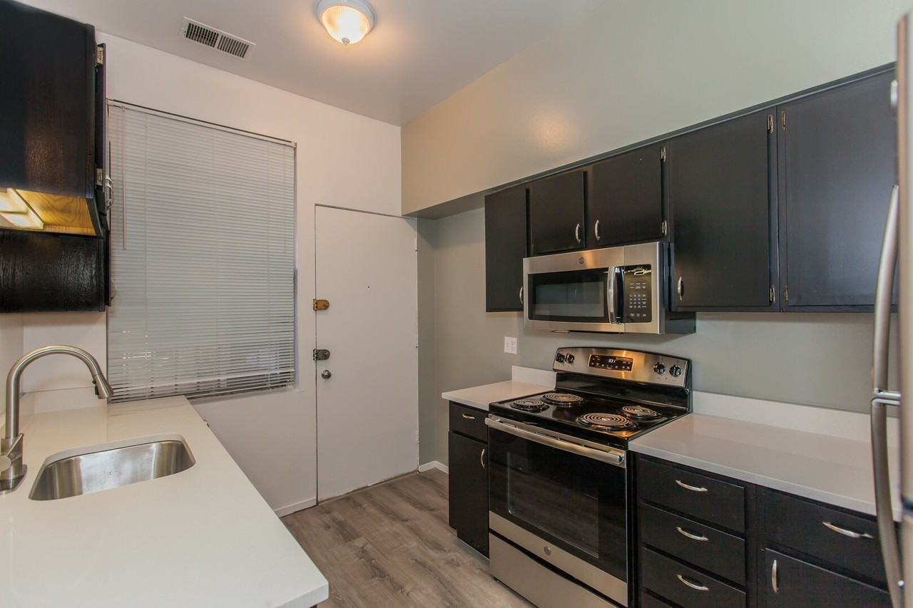 3454 N Elaine Pl #3 - Photo 3 of 14