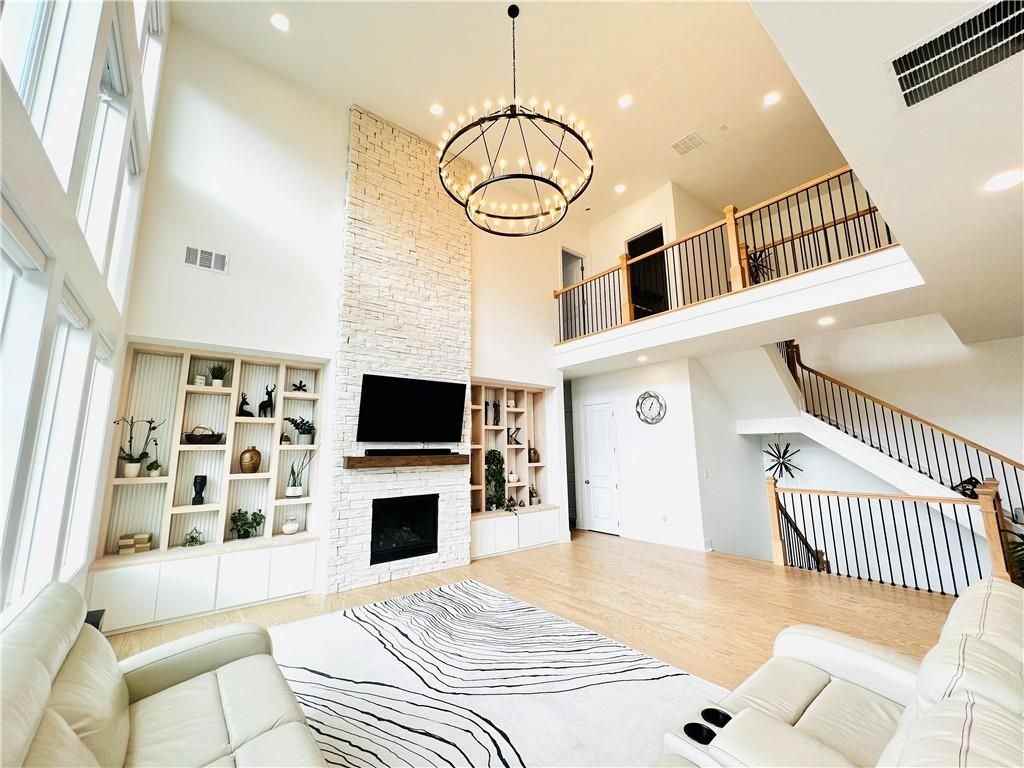 6570 Pond View Dr - Photo 3 of 27