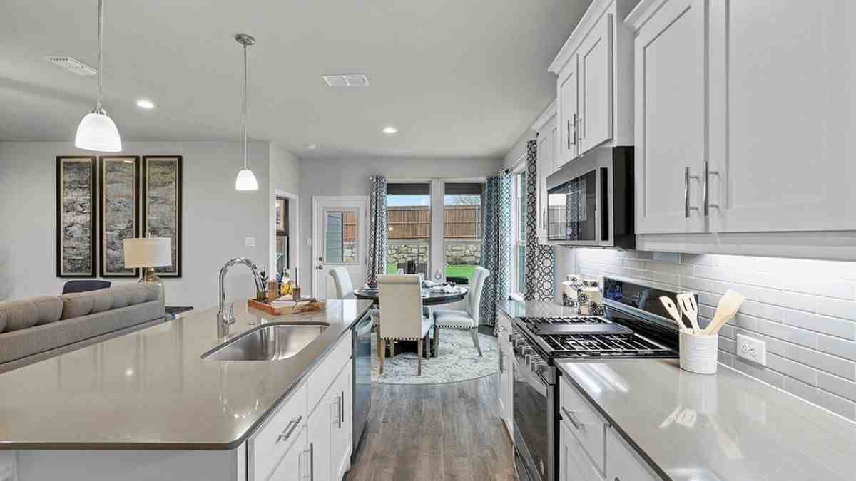 2313 Sun Star Dr - Photo 2 of 5