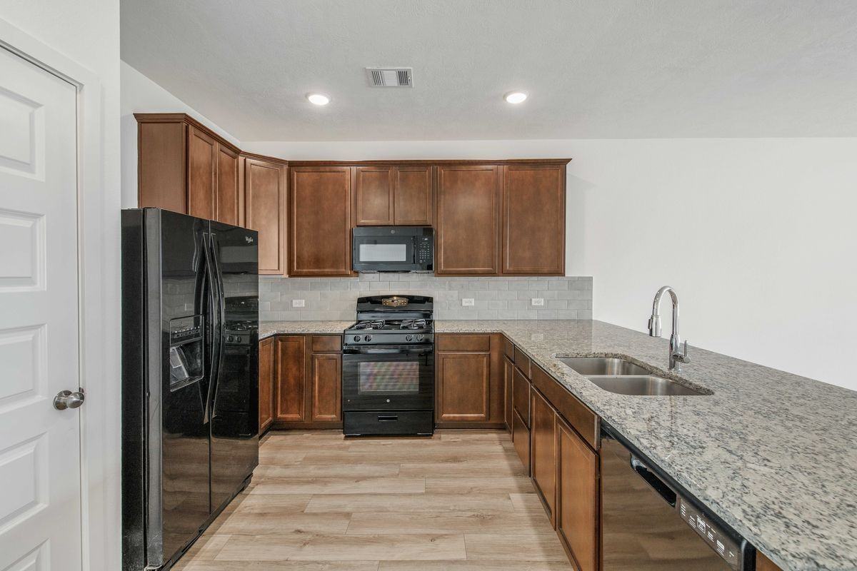 6101 Pocono Dr - Photo 6 of 18