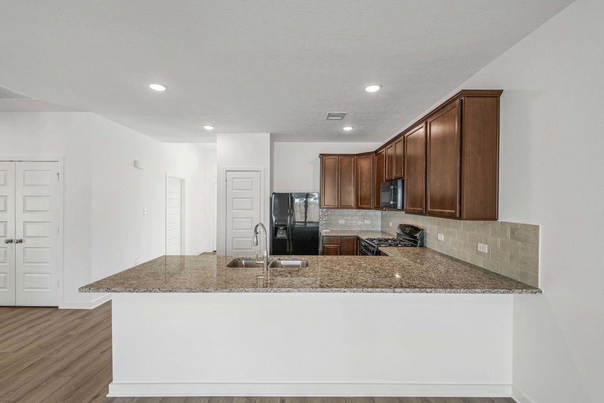 6101 Pocono Dr - Photo 7 of 18