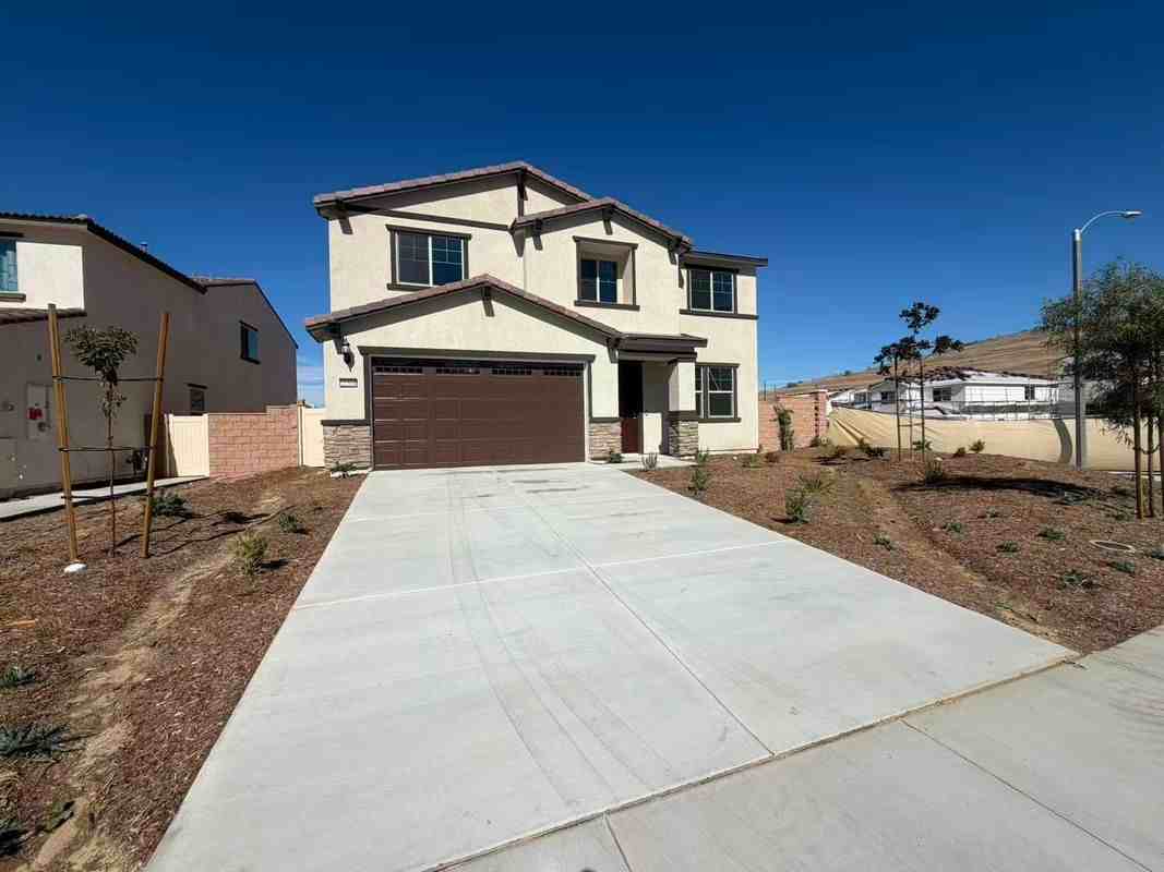 21566 Milam Dr - Photo 2 of 36