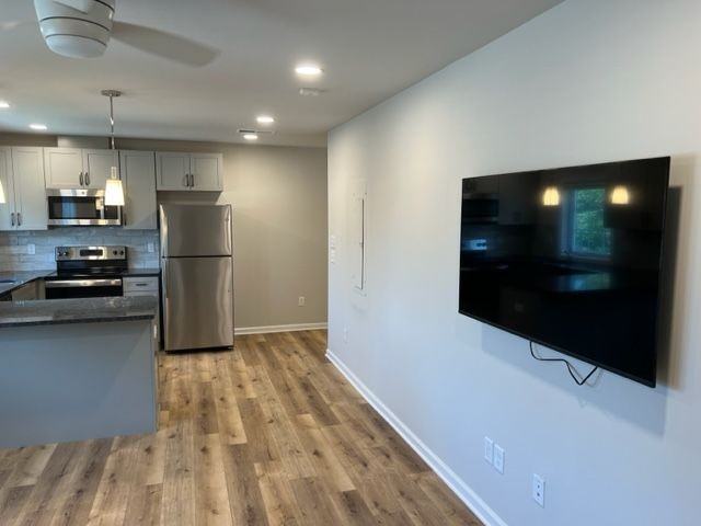 215 E Linden St - Photo 2 of 23