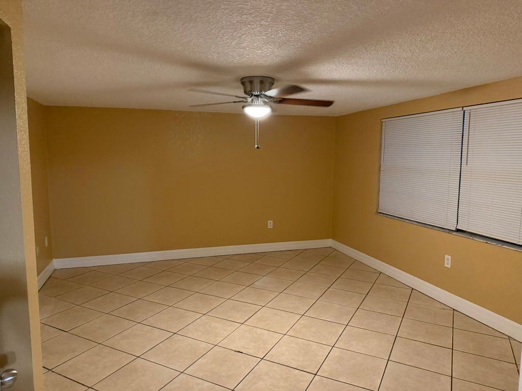 8940 Sterling Ln - Photo 2 of 5