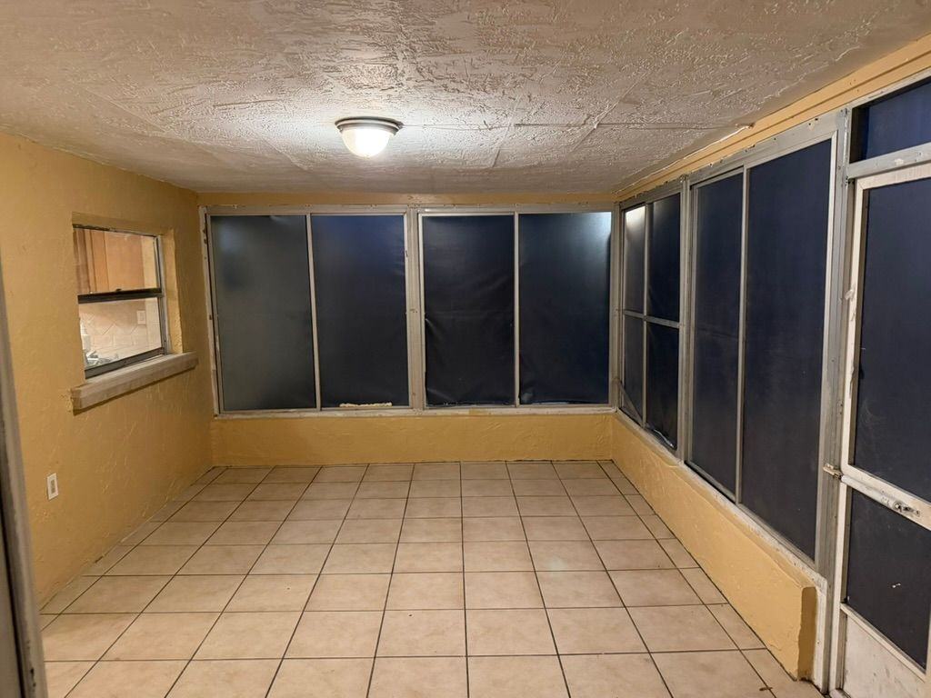 8940 Sterling Ln - Photo 3 of 5