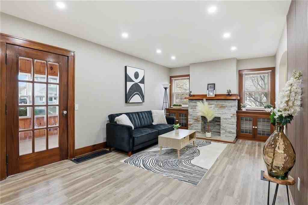 126 Brookridge Dr - Photo 3 of 25