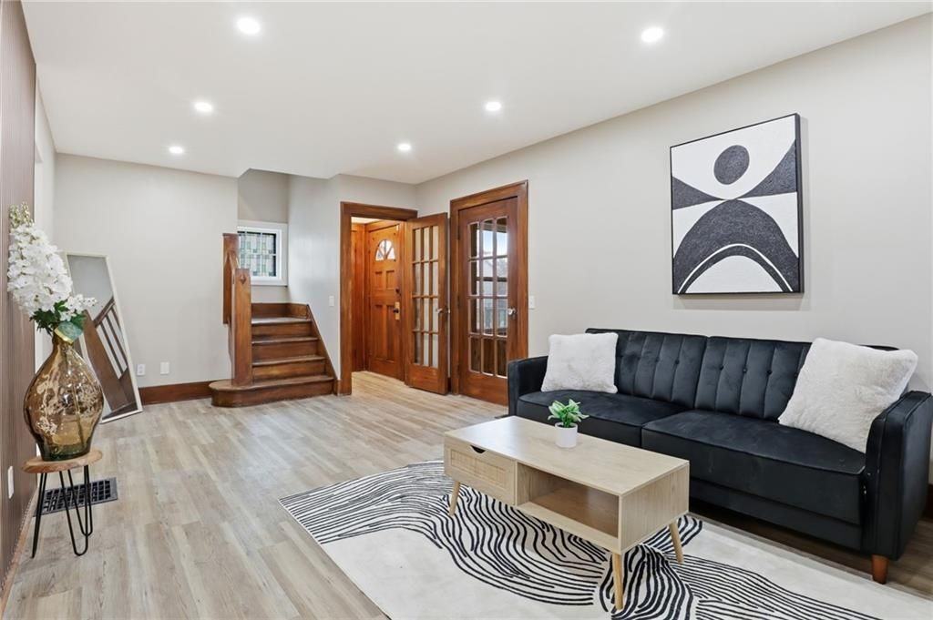 126 Brookridge Dr - Photo 4 of 25