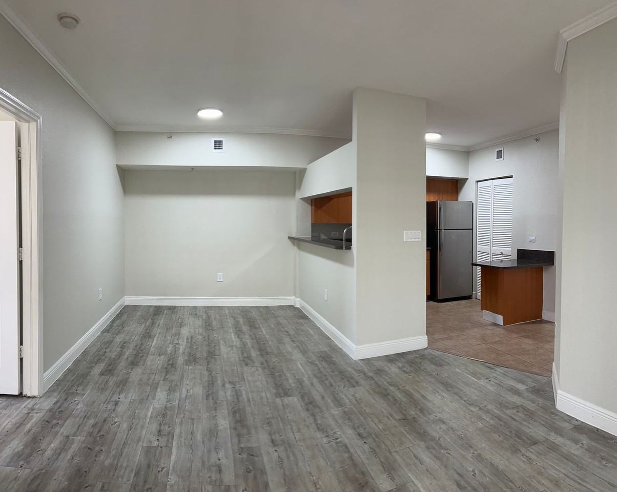 10128 Nw 33rd St - Photo 3 of 11