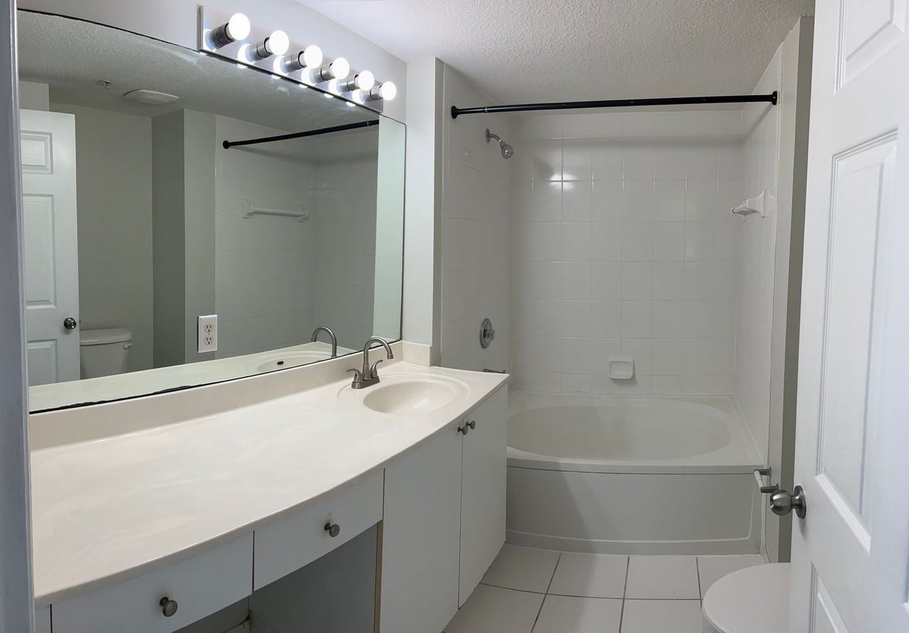 10128 Nw 33rd St - Photo 5 of 11