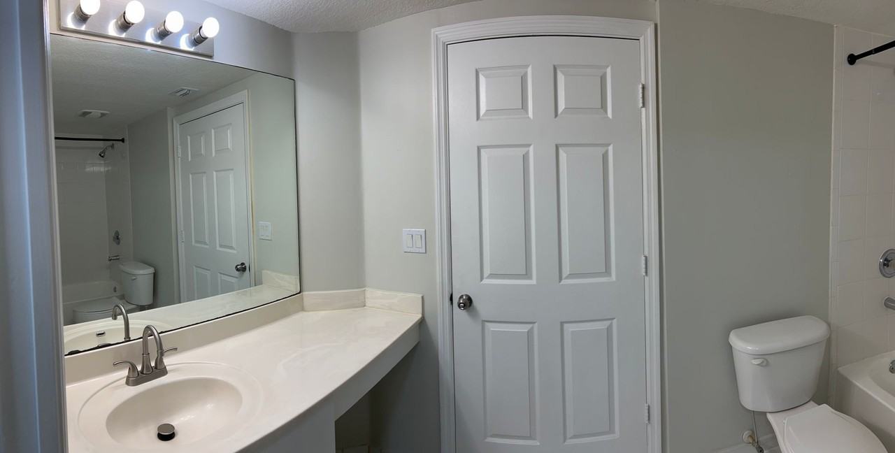 10128 Nw 33rd St - Photo 7 of 11