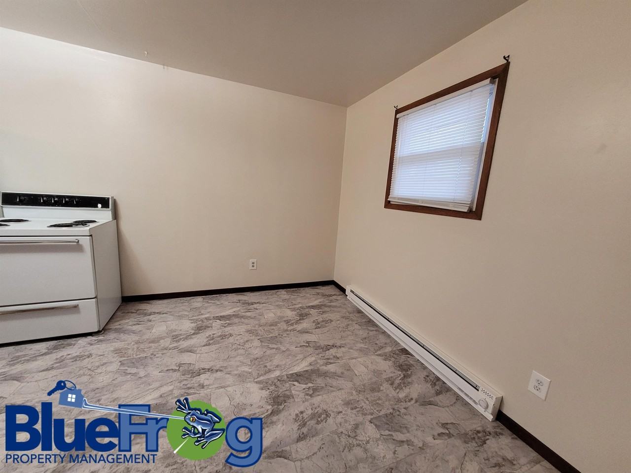 727 W. Harris St. - Photo 3 of 8