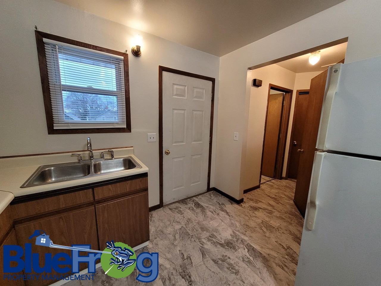 727 W. Harris St. - Photo 4 of 8