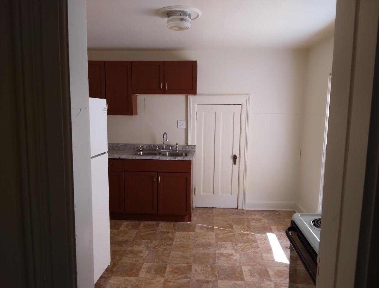 508 West Irving Ave. - Photo 5 of 12