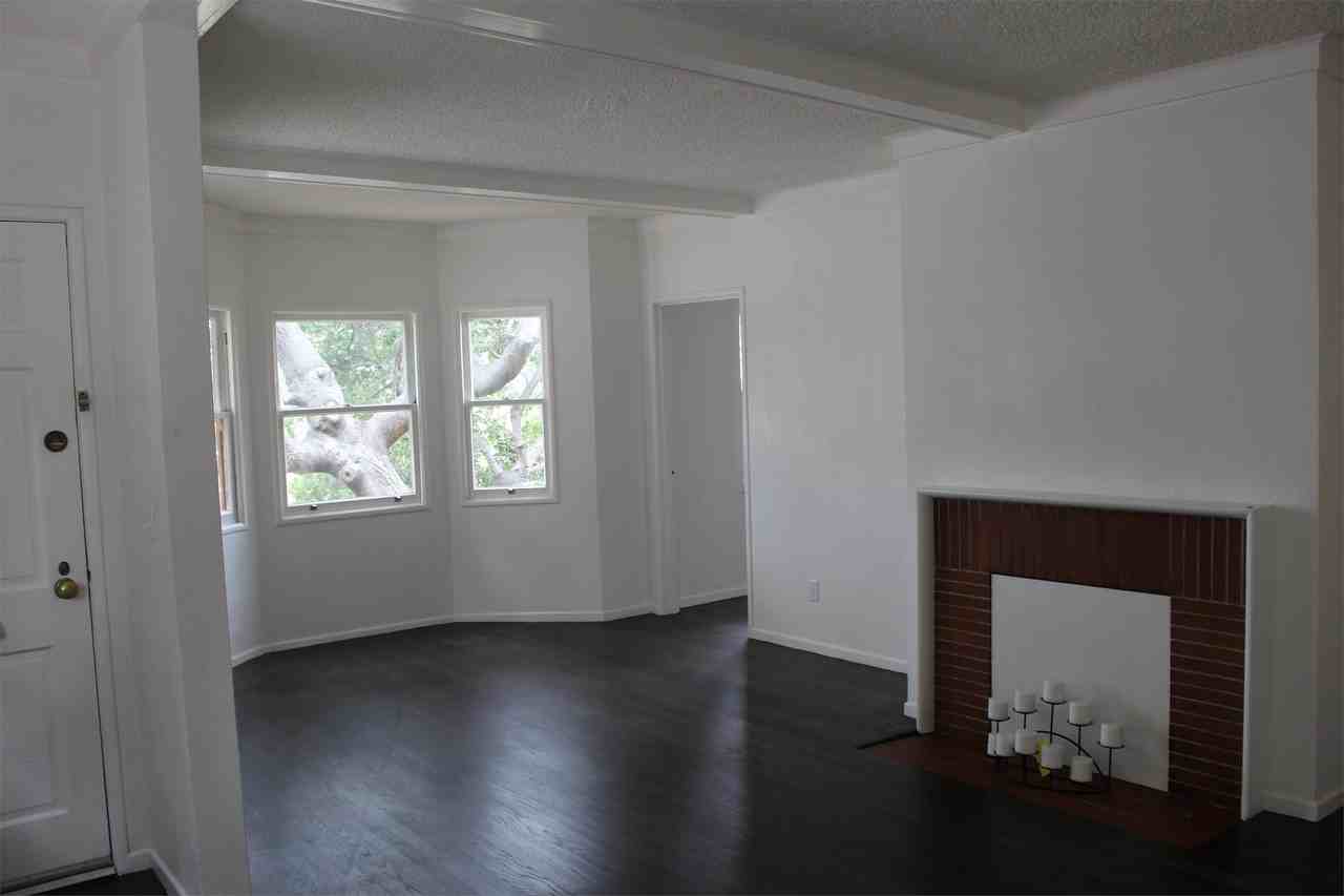 1126 Hampel - Photo 2 of 14