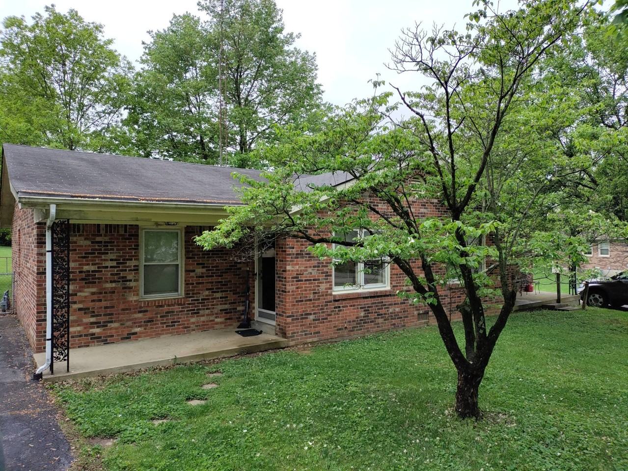 105 Ann Drive - Photo 3 of 4