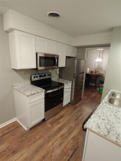 1905 South Elm Street - Photo 4 of 48