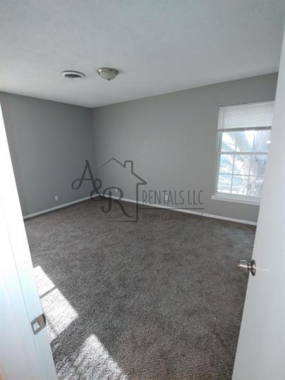 1905 South Elm Street - Photo 7 of 48