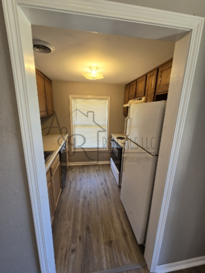 608 N Olive St - Photo 3 of 17