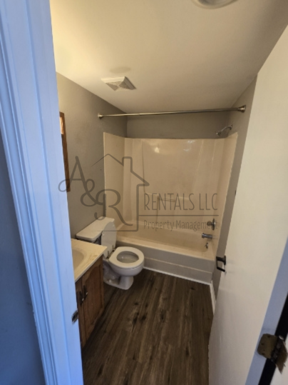 608 N Olive St - Photo 5 of 17