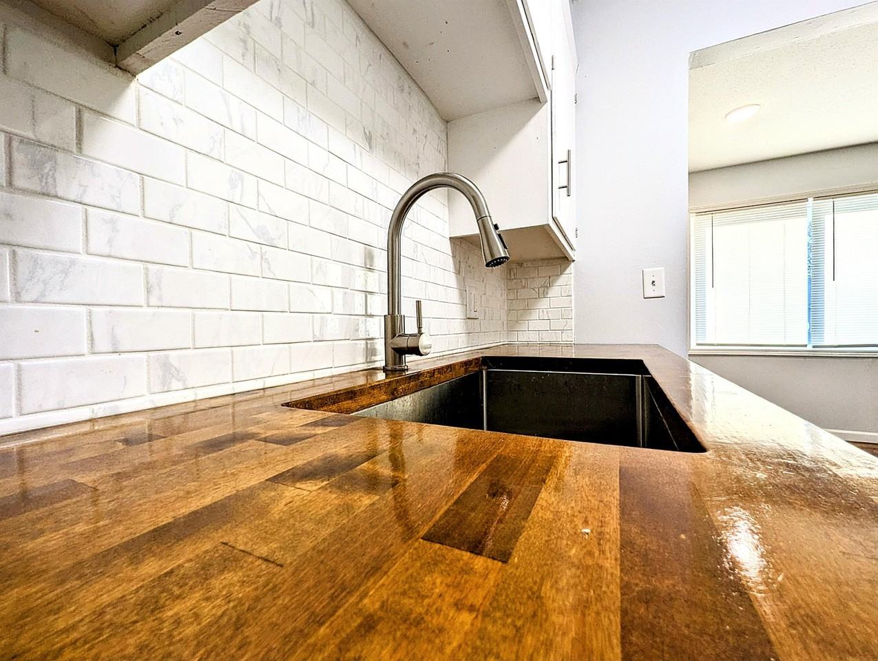 306 Central Drive - Photo 4 of 10