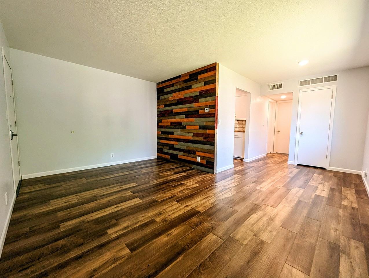 306 Central Drive - Photo 7 of 10