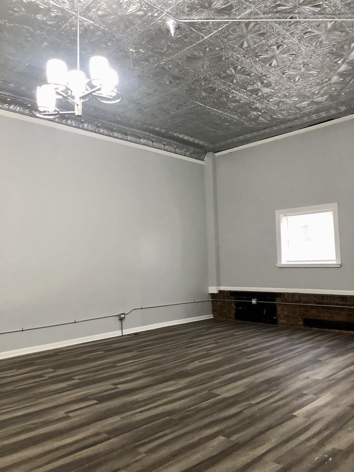 1824 West 46th - Photo 2 of 25