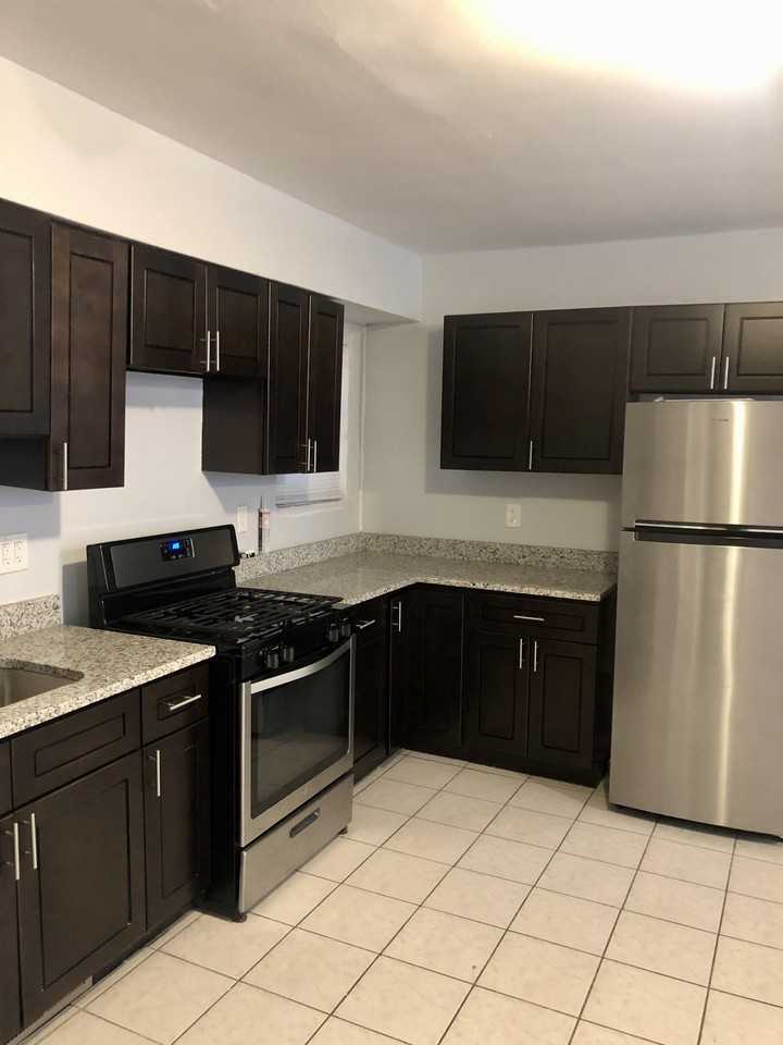 1824 West 46th - Photo 4 of 25