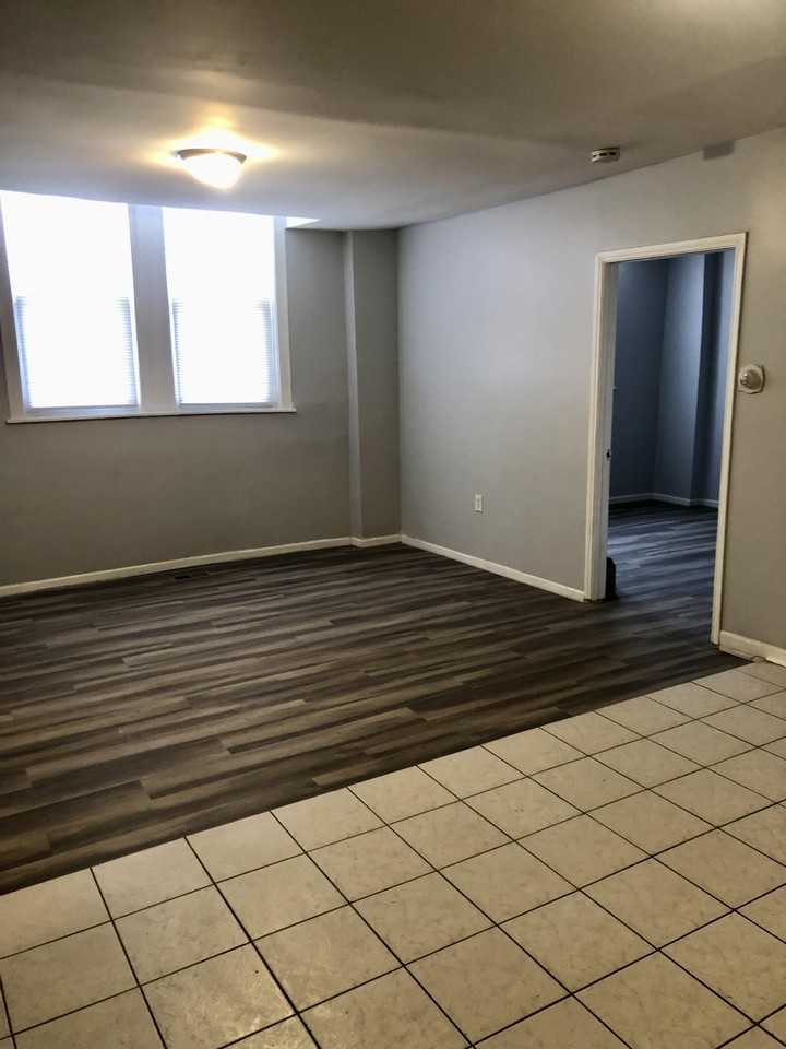 1824 West 46th - Photo 7 of 25