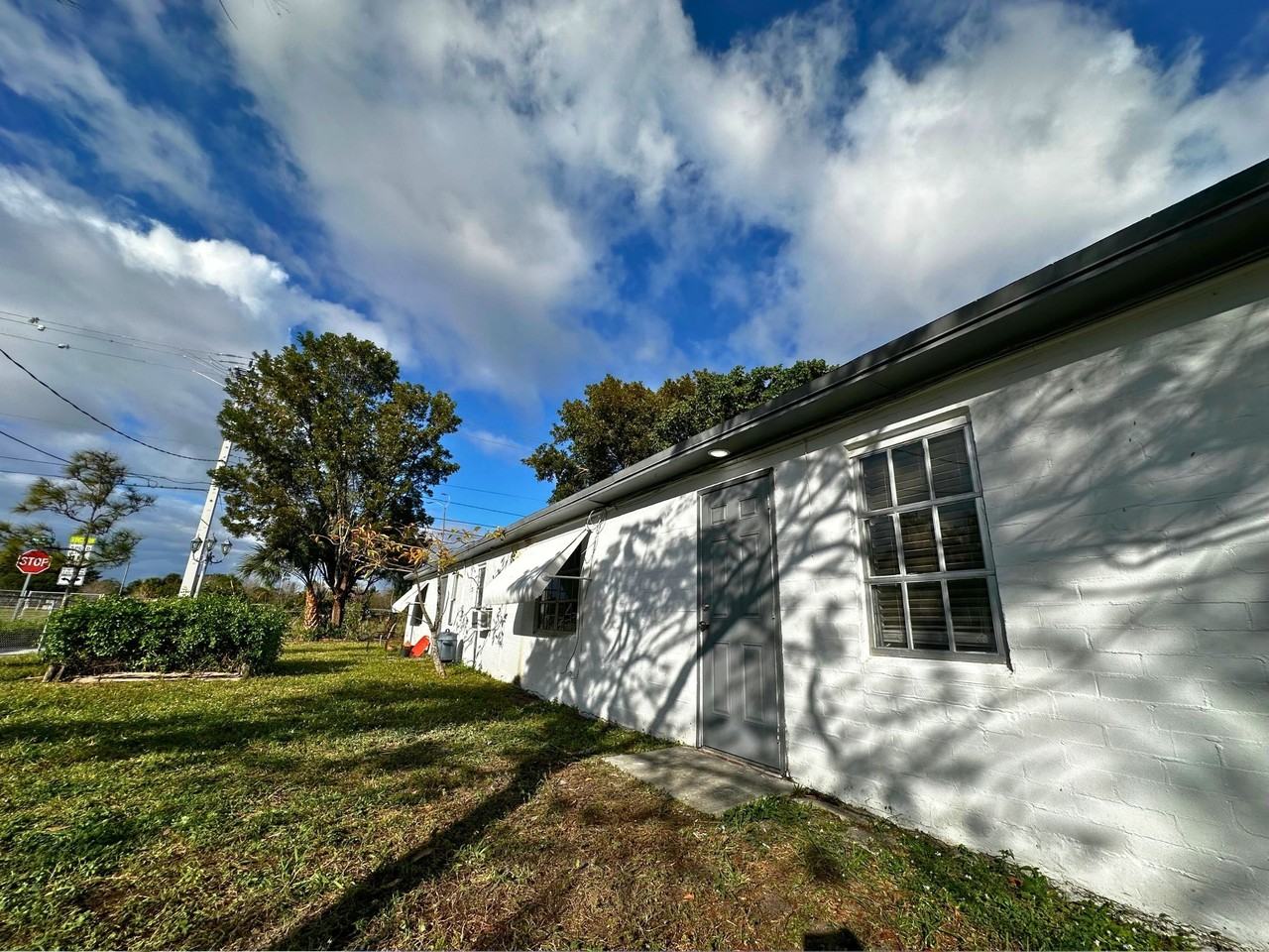 300 Northeast 4th Street - Photo 3 of 21