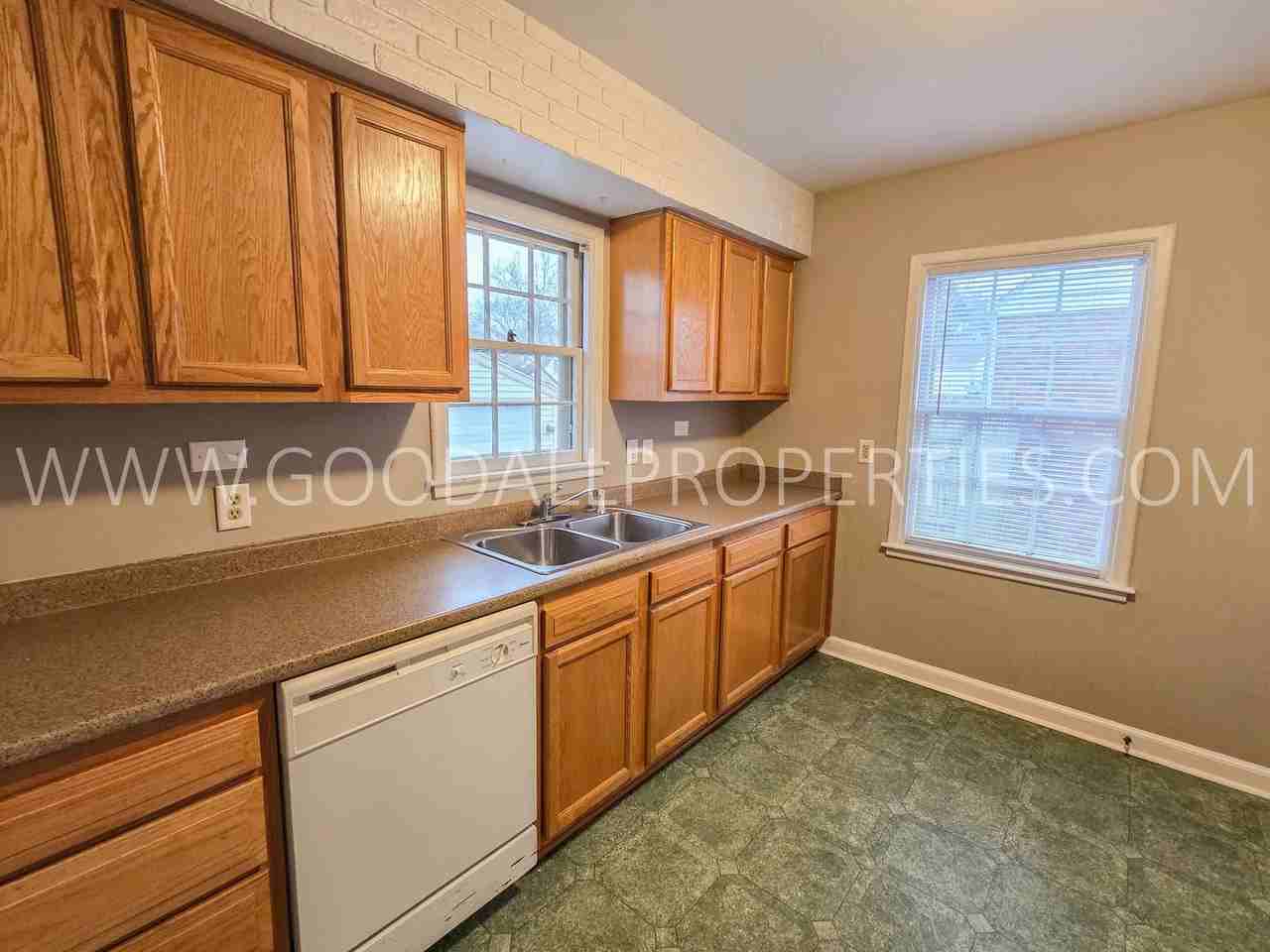 1316 57th Pl - Photo 2 of 12