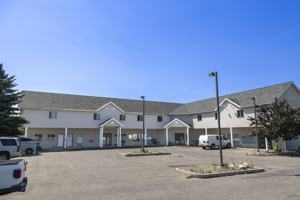 featured image of 810 Mandeville Ln