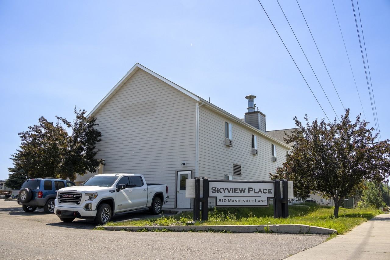 810 Mandeville Lane - Photo 3 of 10