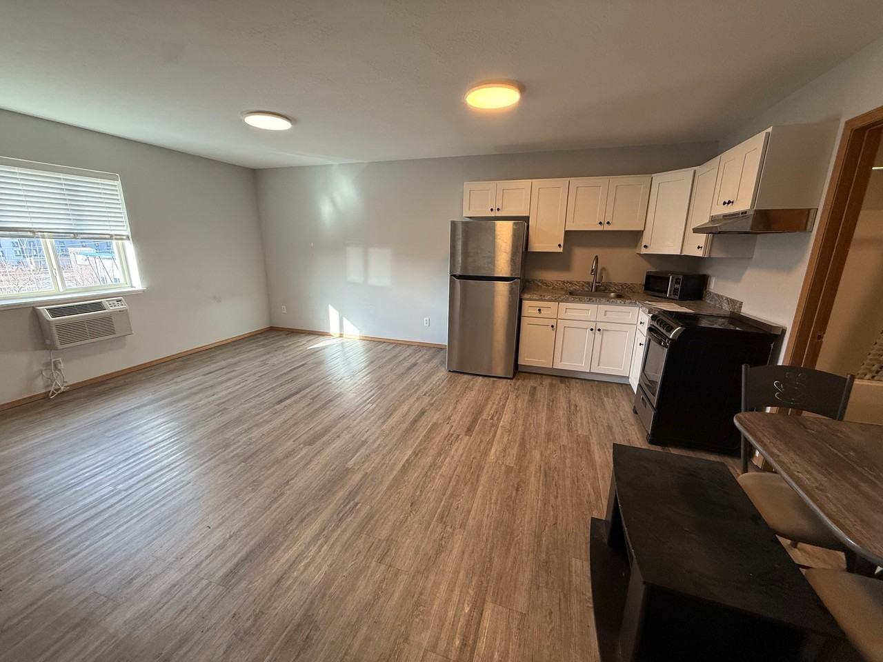 810 Mandeville Lane - Photo 5 of 10