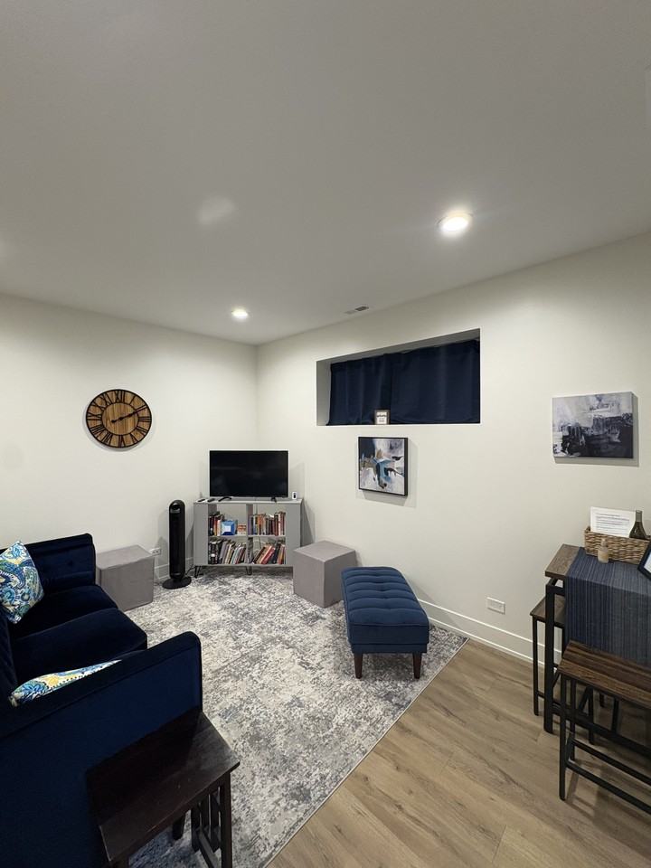 6317 South Rhodes Avenue - Photo 3 of 15